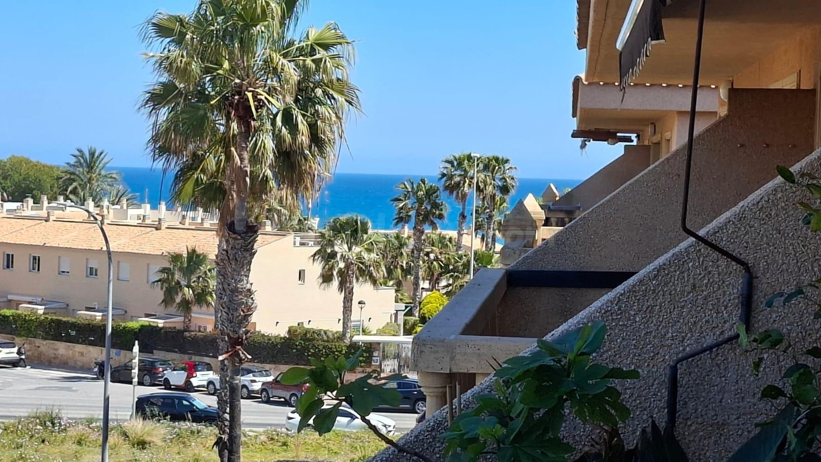 BONITO APARTAMENTO CON VISTAS Y PISCINA