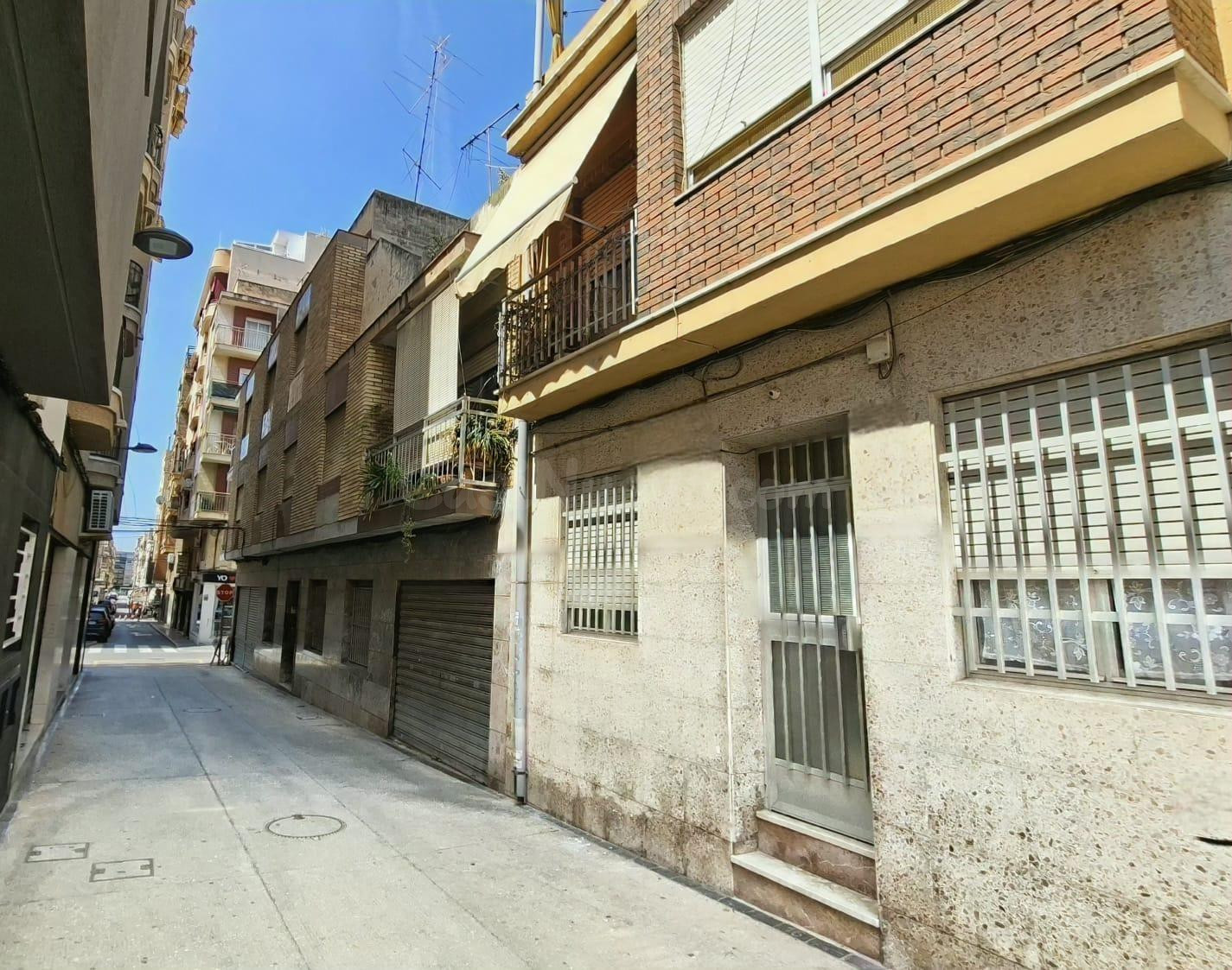 CASA EN EL CORAZÓN DE SANTA POLA PARA INVERSIONISTAS O PARA TI