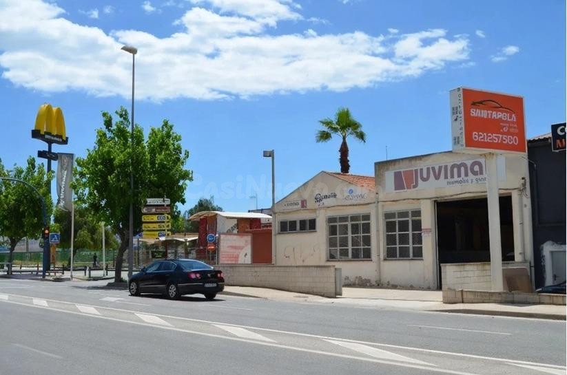 NAVE COMERCIAL TOP: Fachada Ctra. Santa Pola (Junto a McDonald's)