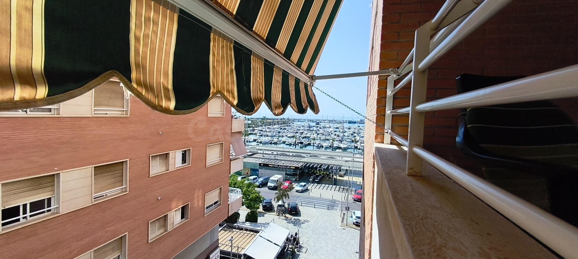 Apartamento con terraza y vistas al mar junto al puerto de Santa Pola