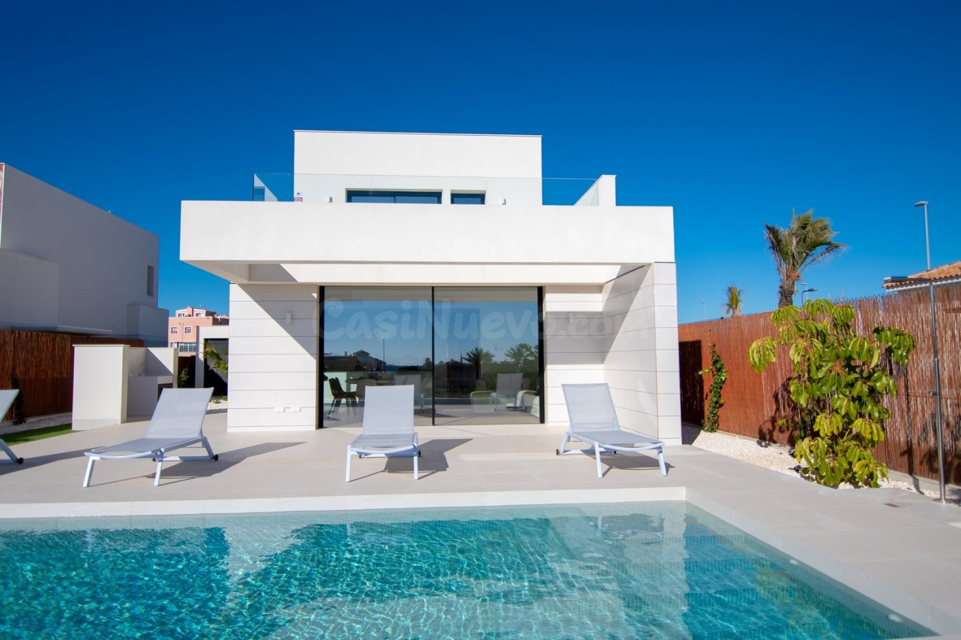 VILLAS  DE ENSUEÑO CON PISCINA Y JARDIN PRIVADO EN LOS MONTESINOS