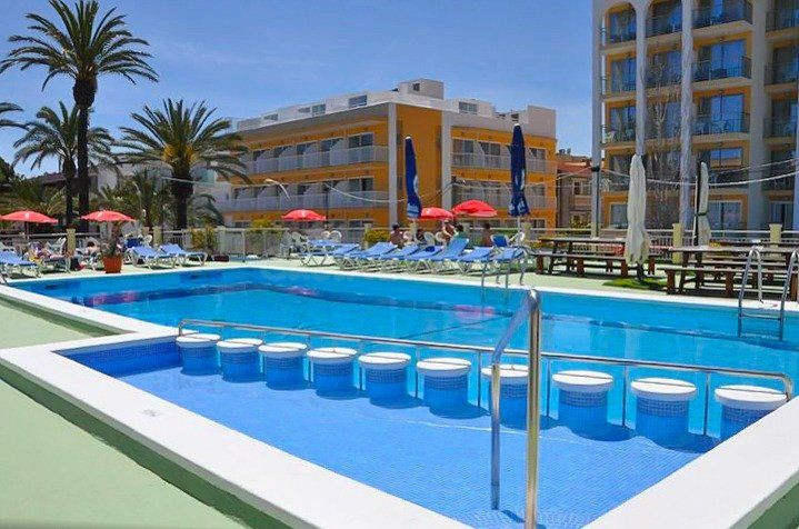 Local comercial 1174m² en venta - S´Arenal