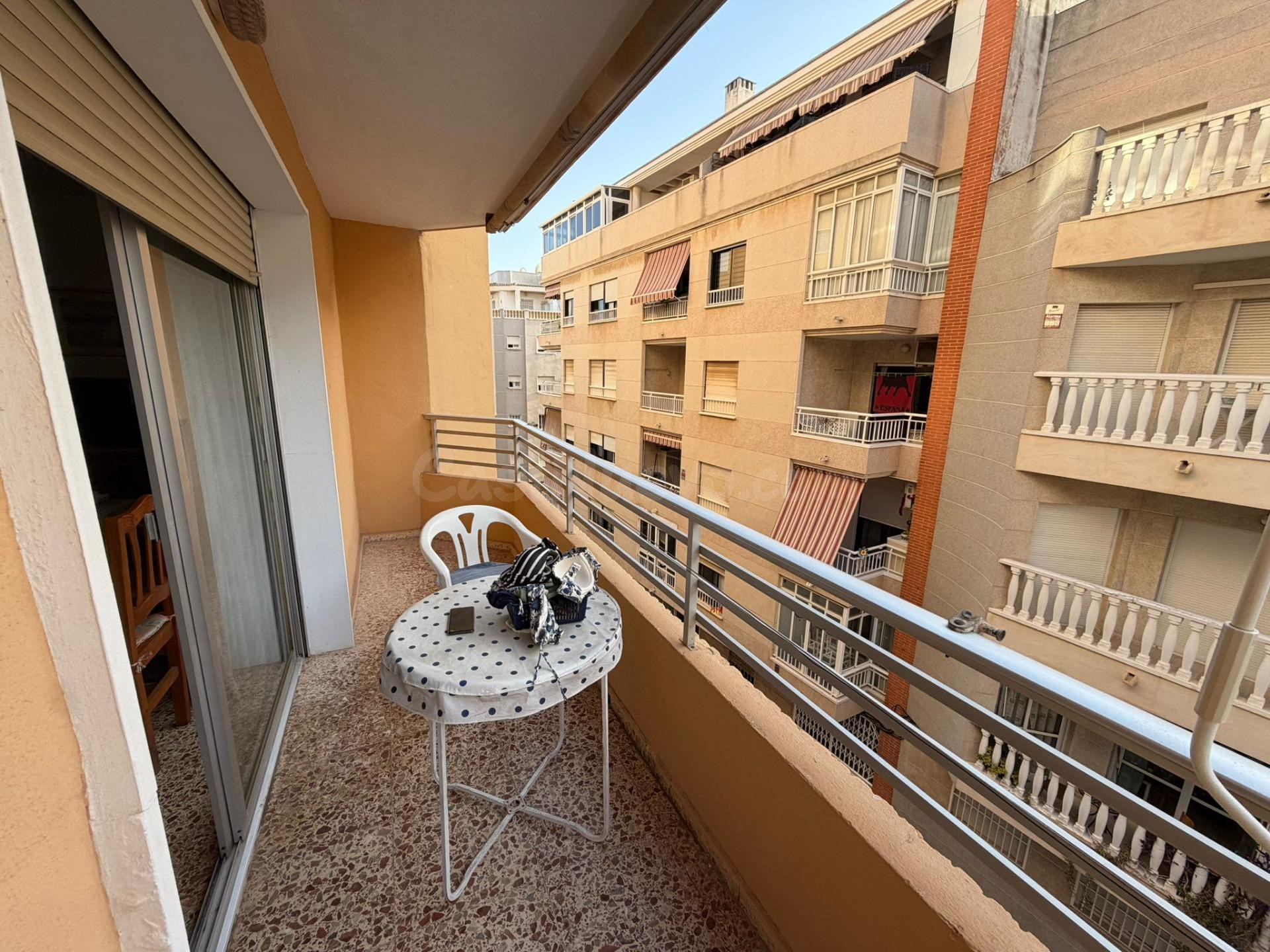 AMPLIO APARTAMENTO EN TORREVIEJA CENTRO A 5 MIN DE LA PLAYA DEL CURA