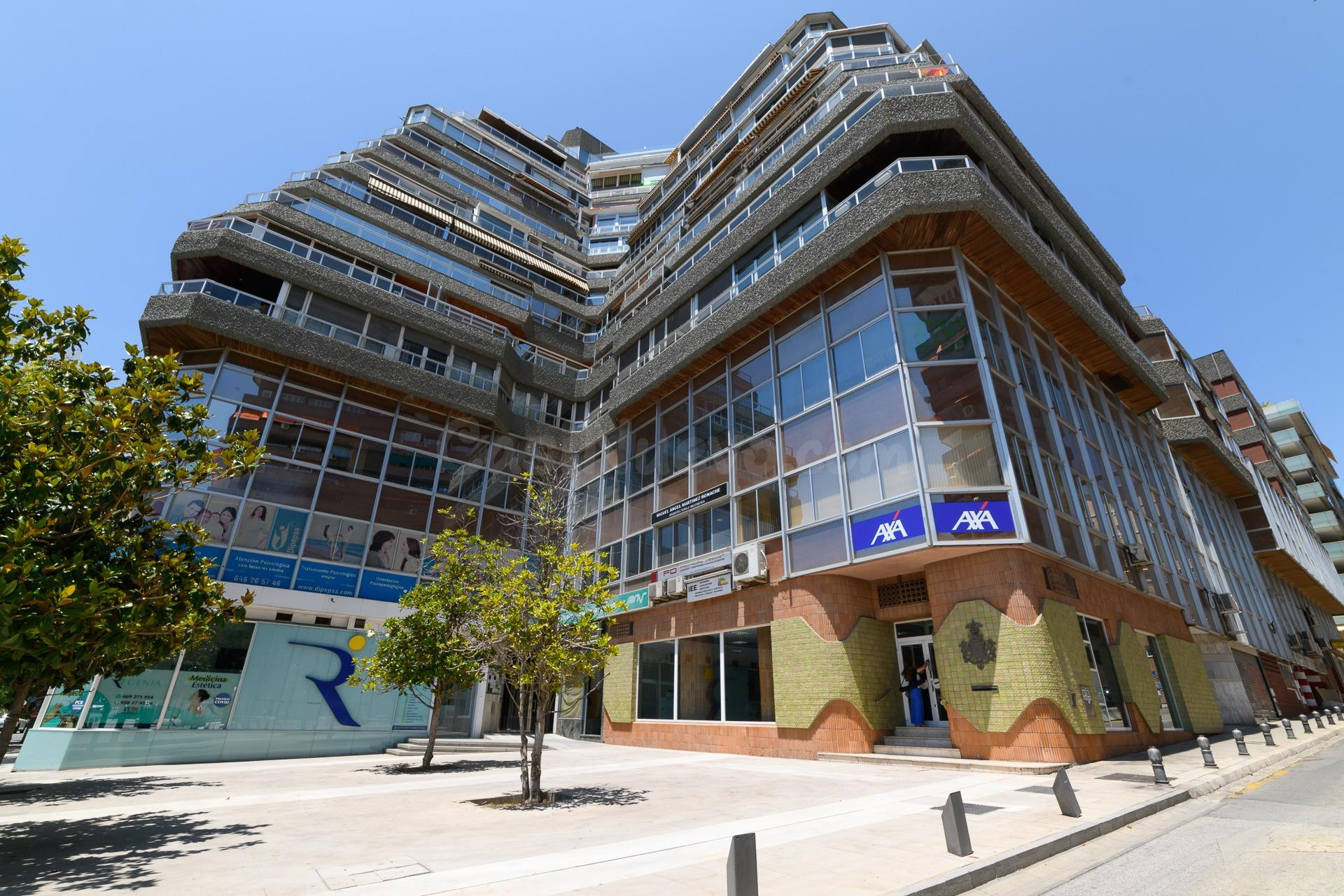 LOCAL COMERCIAL EN AVENIDA DE LA CONSTITUCION