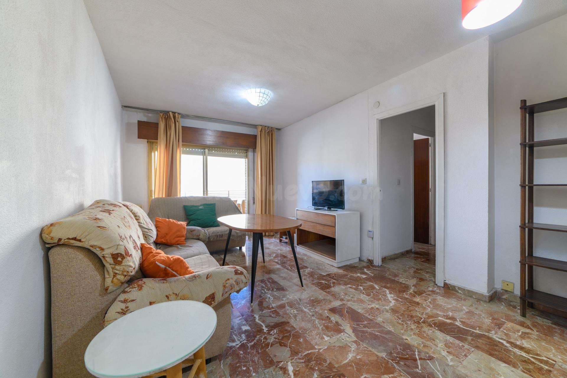 AMPLIO PISO DE 4 DORMITORIOS CON TERRAZA Y GARAJE EN PLENA CALLE ARABIAL