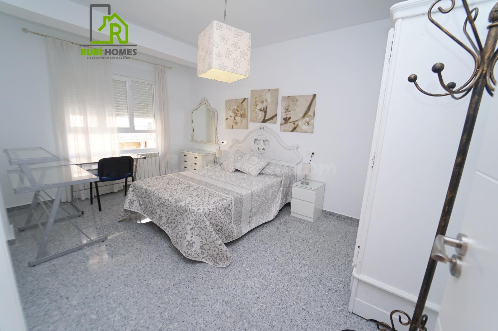 ¡HABITACIÓN DISPONIBLE PARA CHICO ESTUDIANTE! - (Camino de Ronda, Granada)