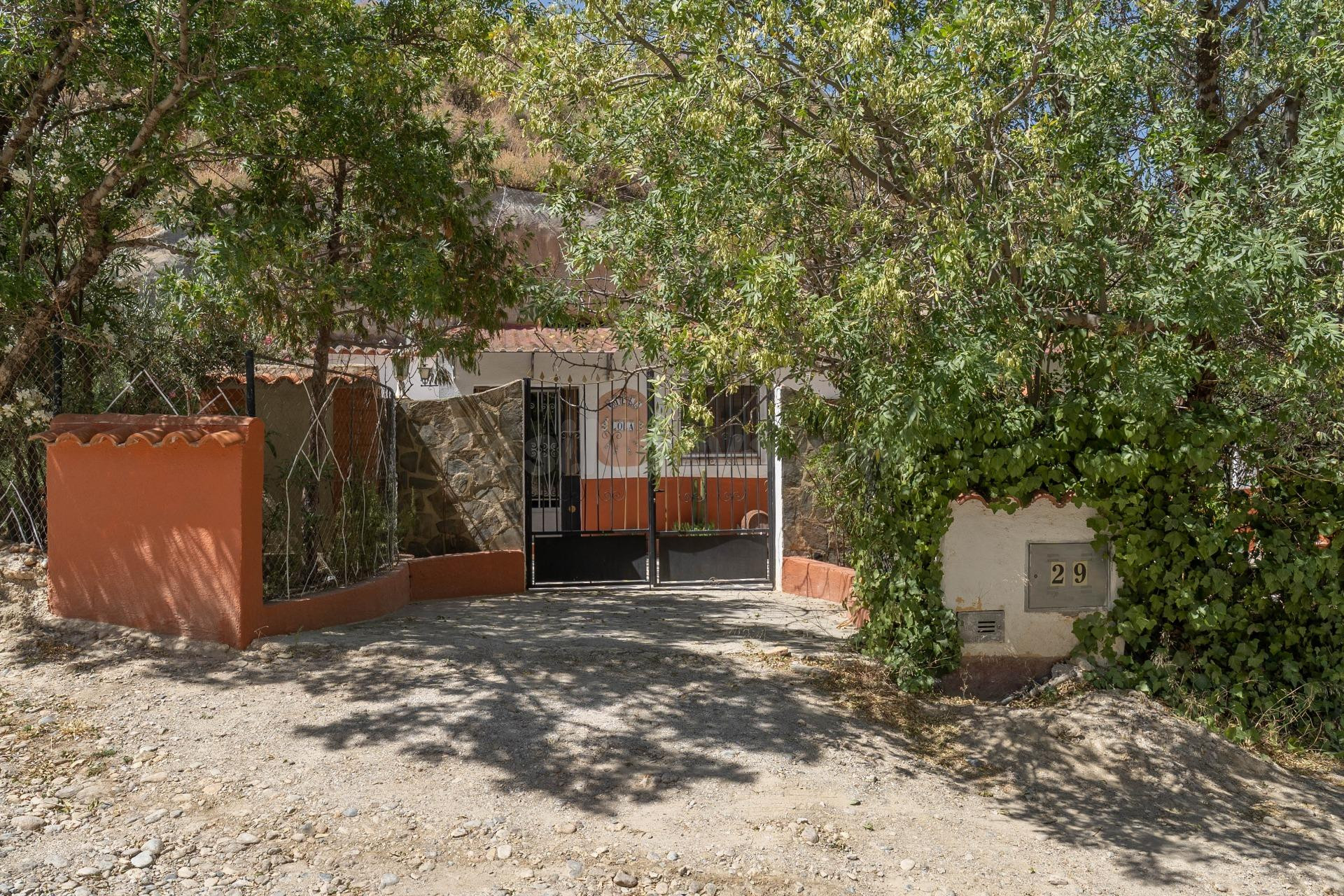 Conjunto de tres casas cueva de 147 m2 en Barrio de San Juan - foto 2