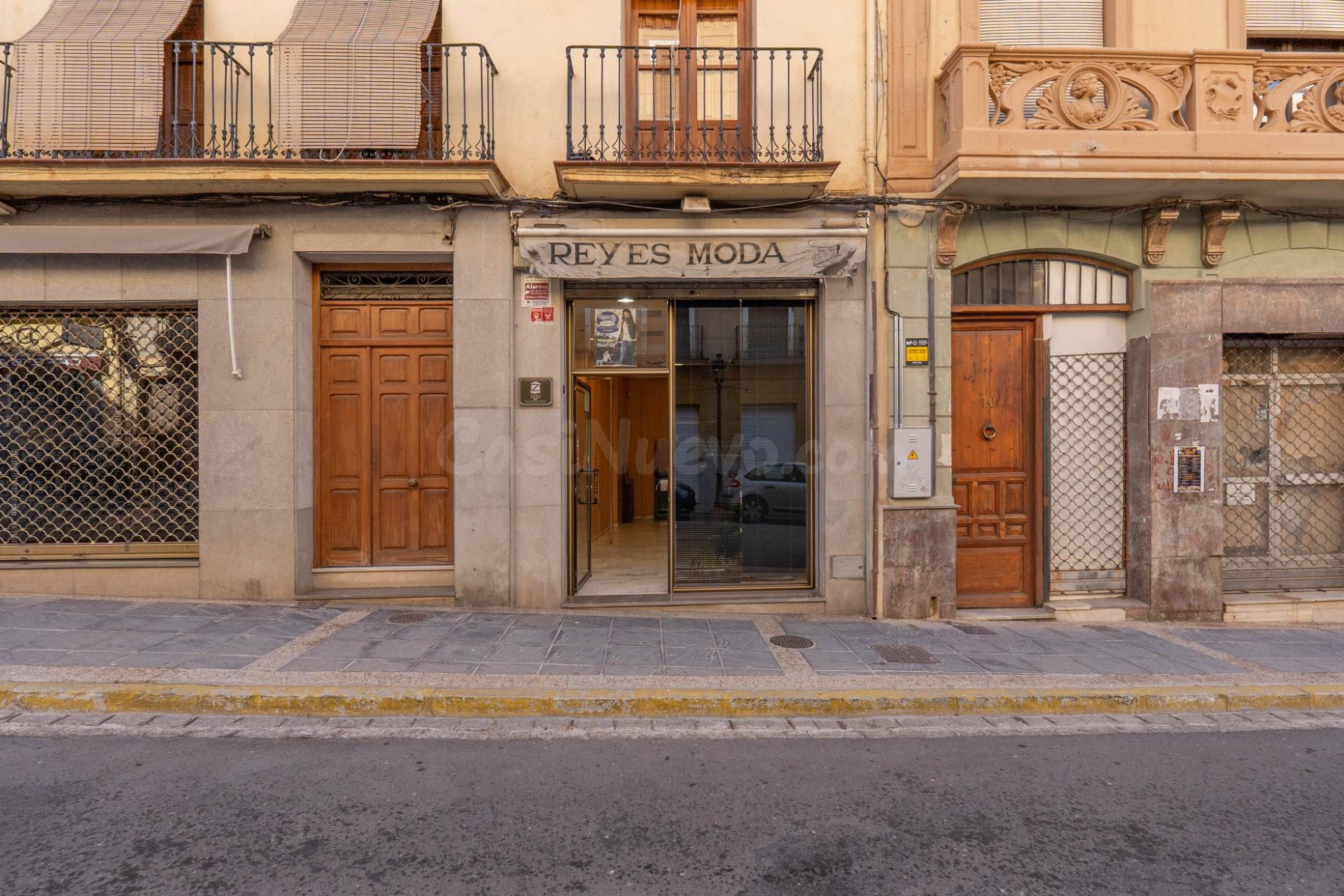 COQUETO LOCAL EN EL PLENO CENTRO DE  GUADIX!!!!!!!11