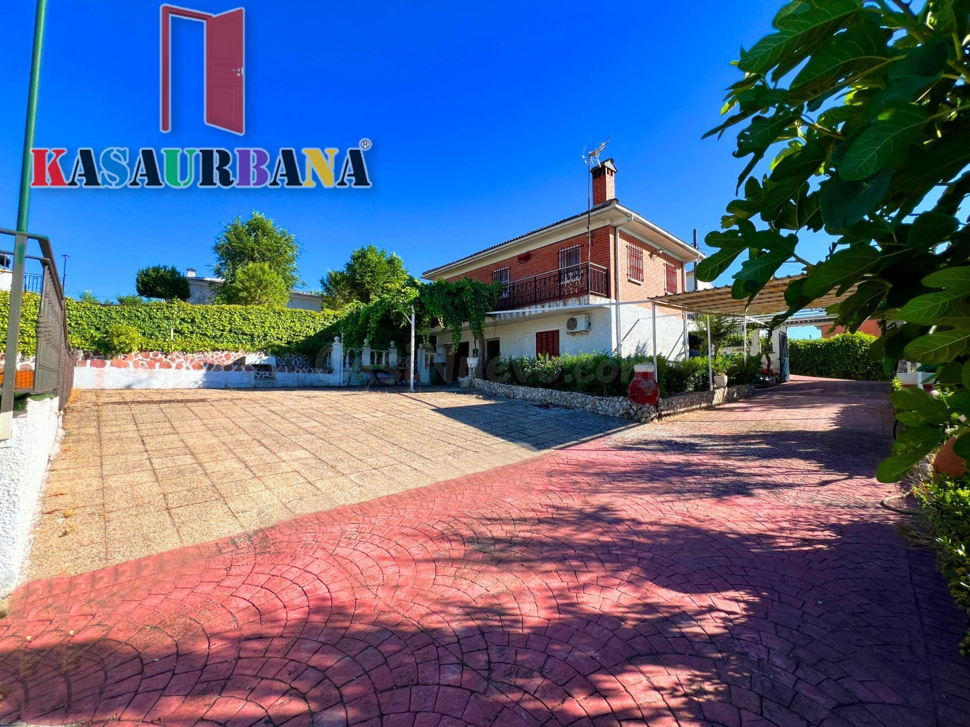 KASAURBANA ofrece en VENTA CASA EN COLMENAR DE OREJA