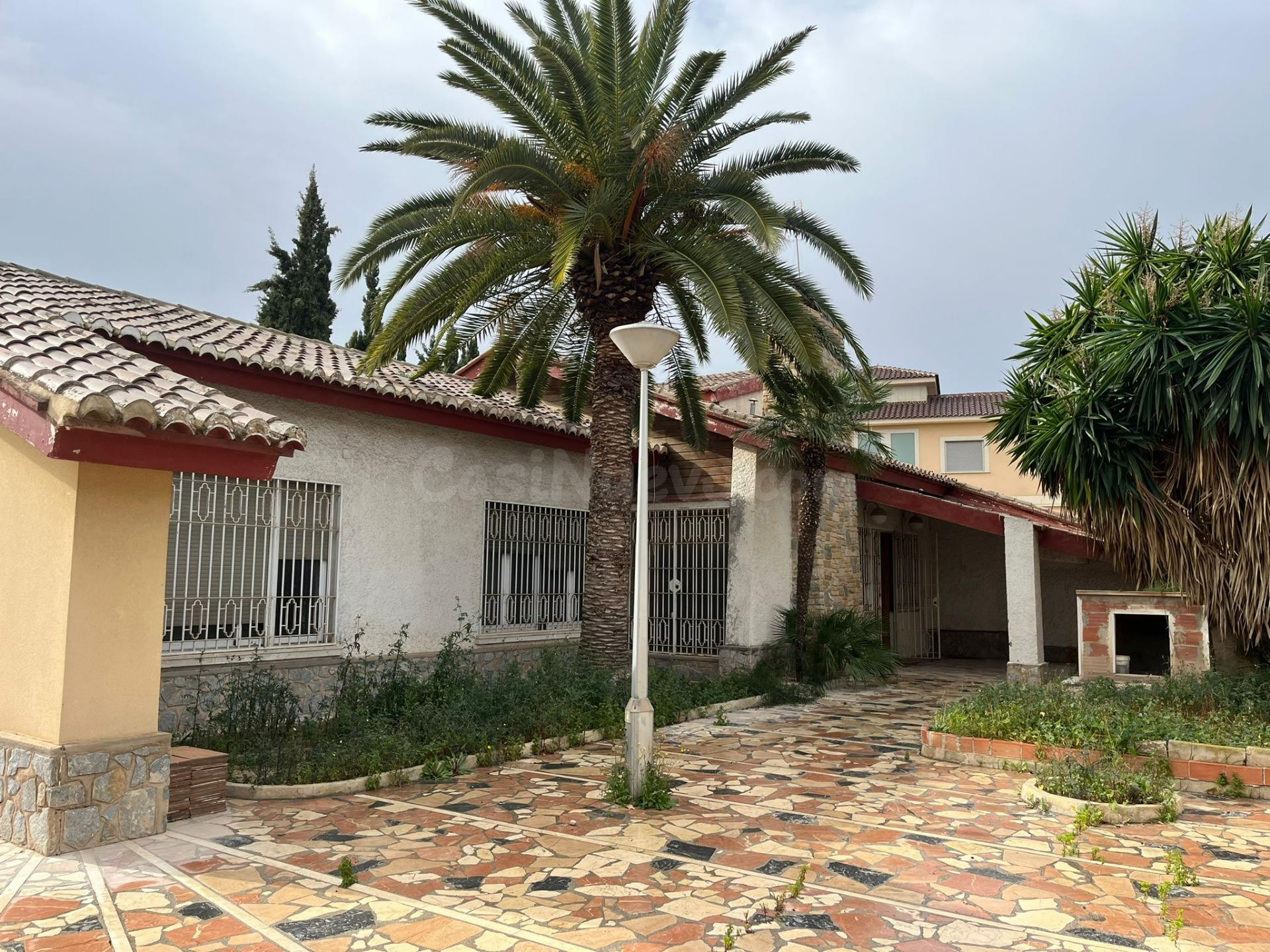 IMPRESIONANTE PROPIEDAD EN CIUDAD JARDIN PARA REFORMAR