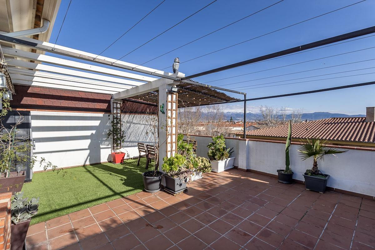Increíble Ático Dúplex con garaje, trastero y una magnífica terraza de casi 50 metros con vistas panorámicas.