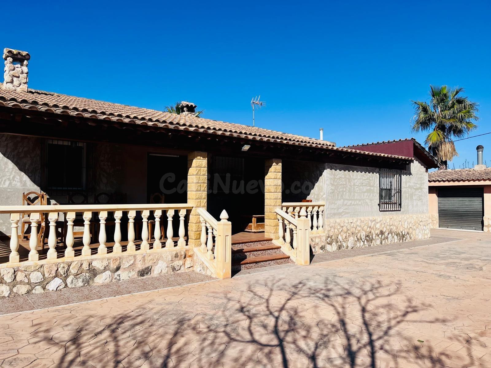 DISFRUTA DE TU CHALET EN LA ZONA ALICANTINA