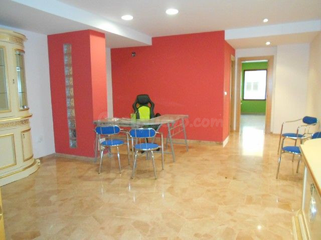 Local comercial 90m² en alquiler - Oliva