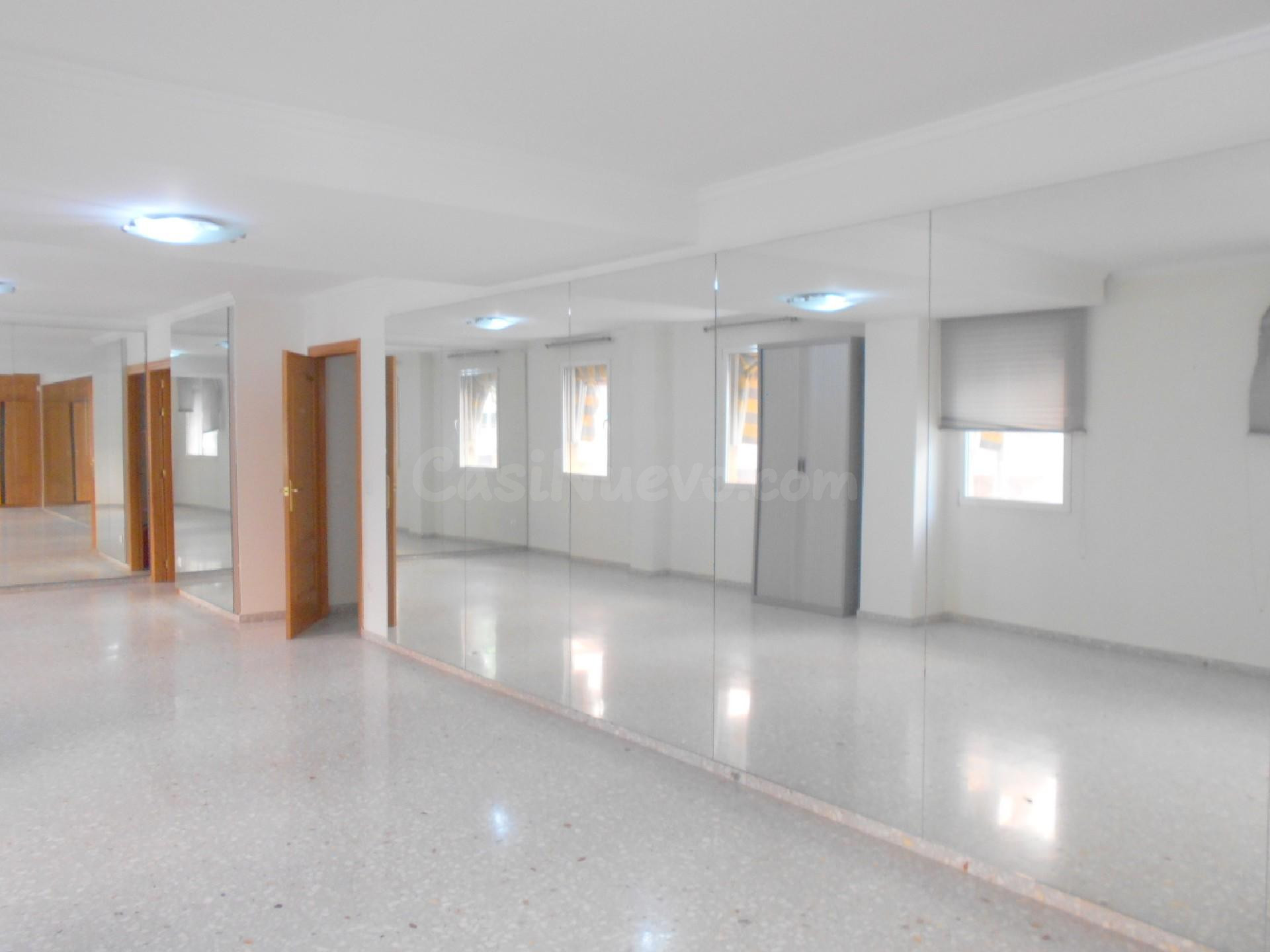 Local comercial 193m² en venta - Oliva, Zona de - Oliva