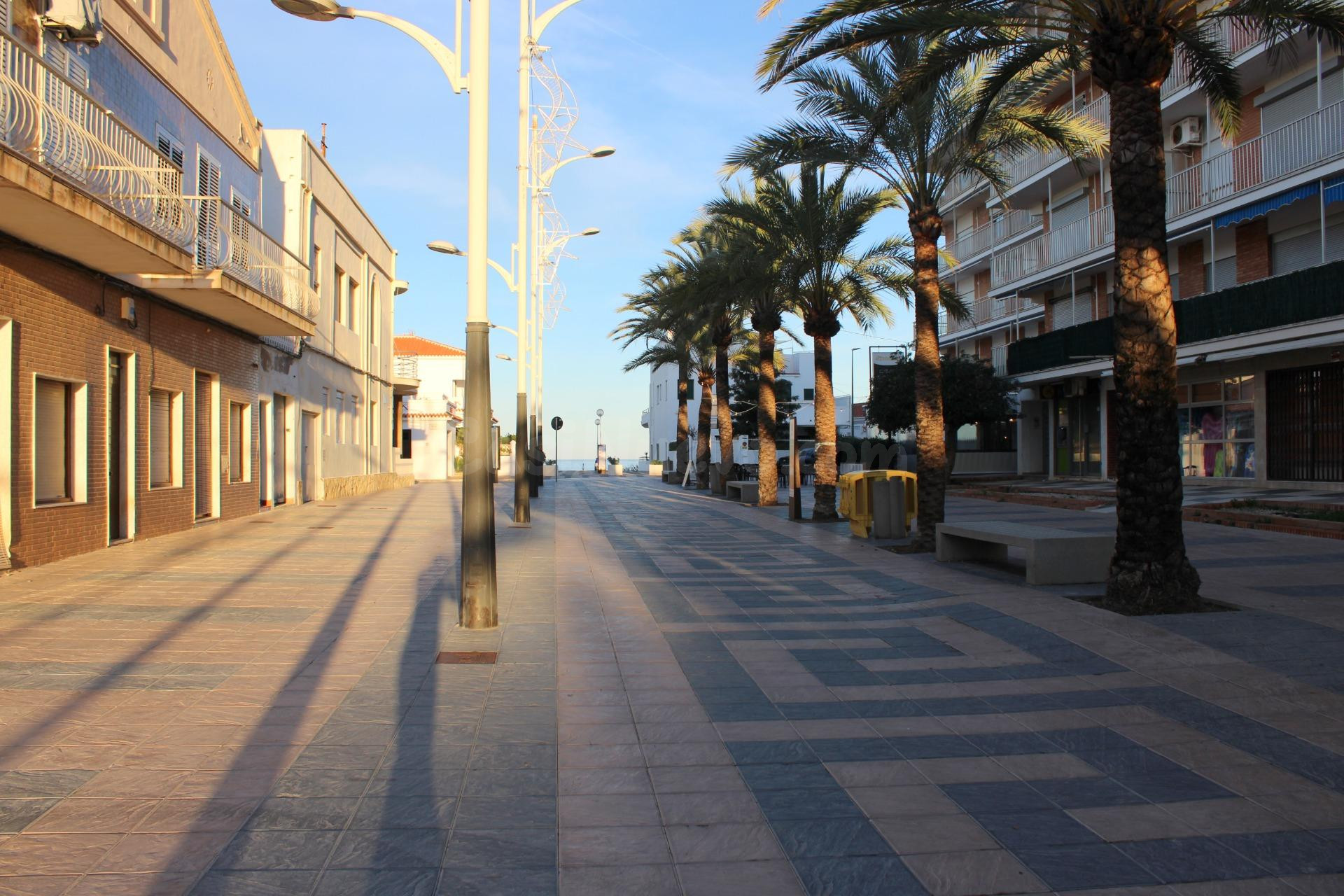 Negocio 2 habitaciones 148m² en venta - Platja de Oliva