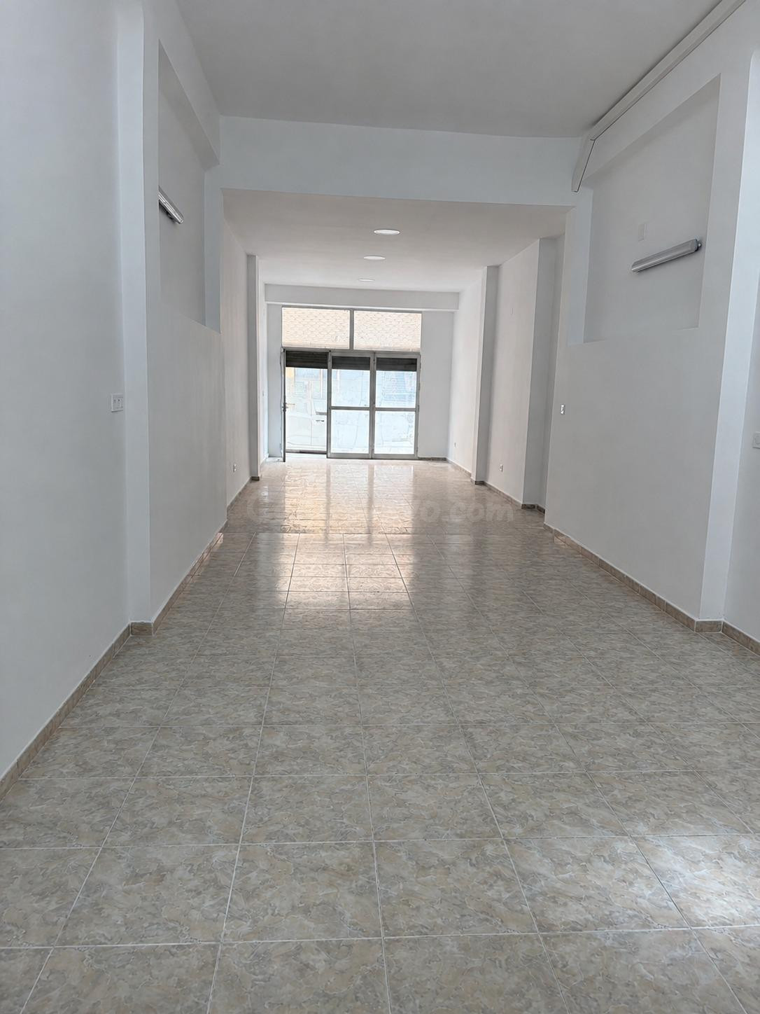 Local comercial 90m² en alquiler - Oliva pueblo
