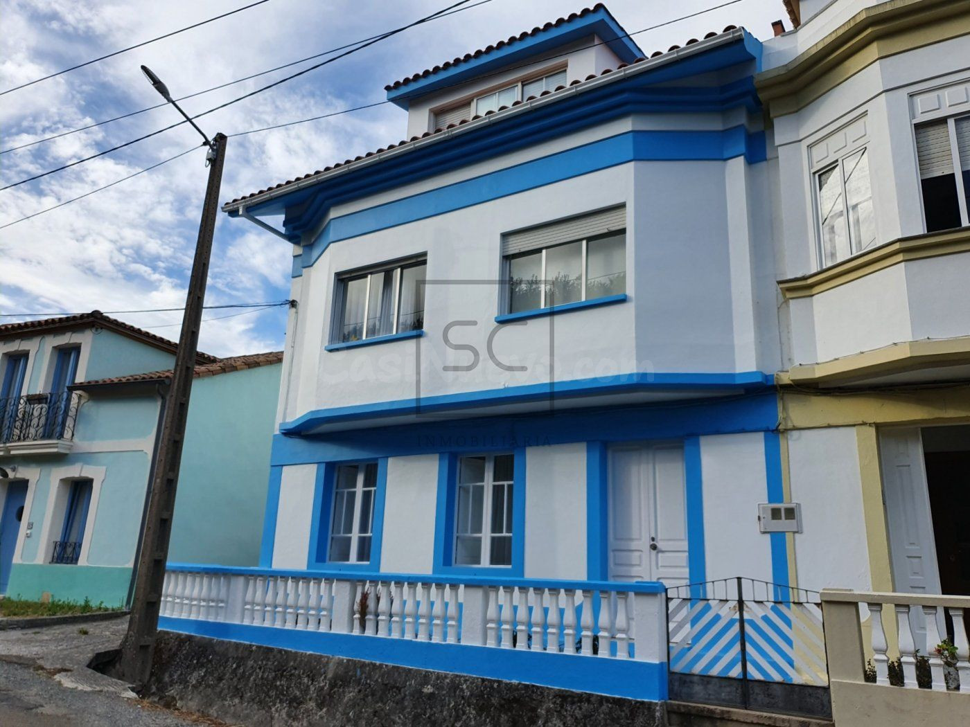Casa con finca y bodegas en Mugardos