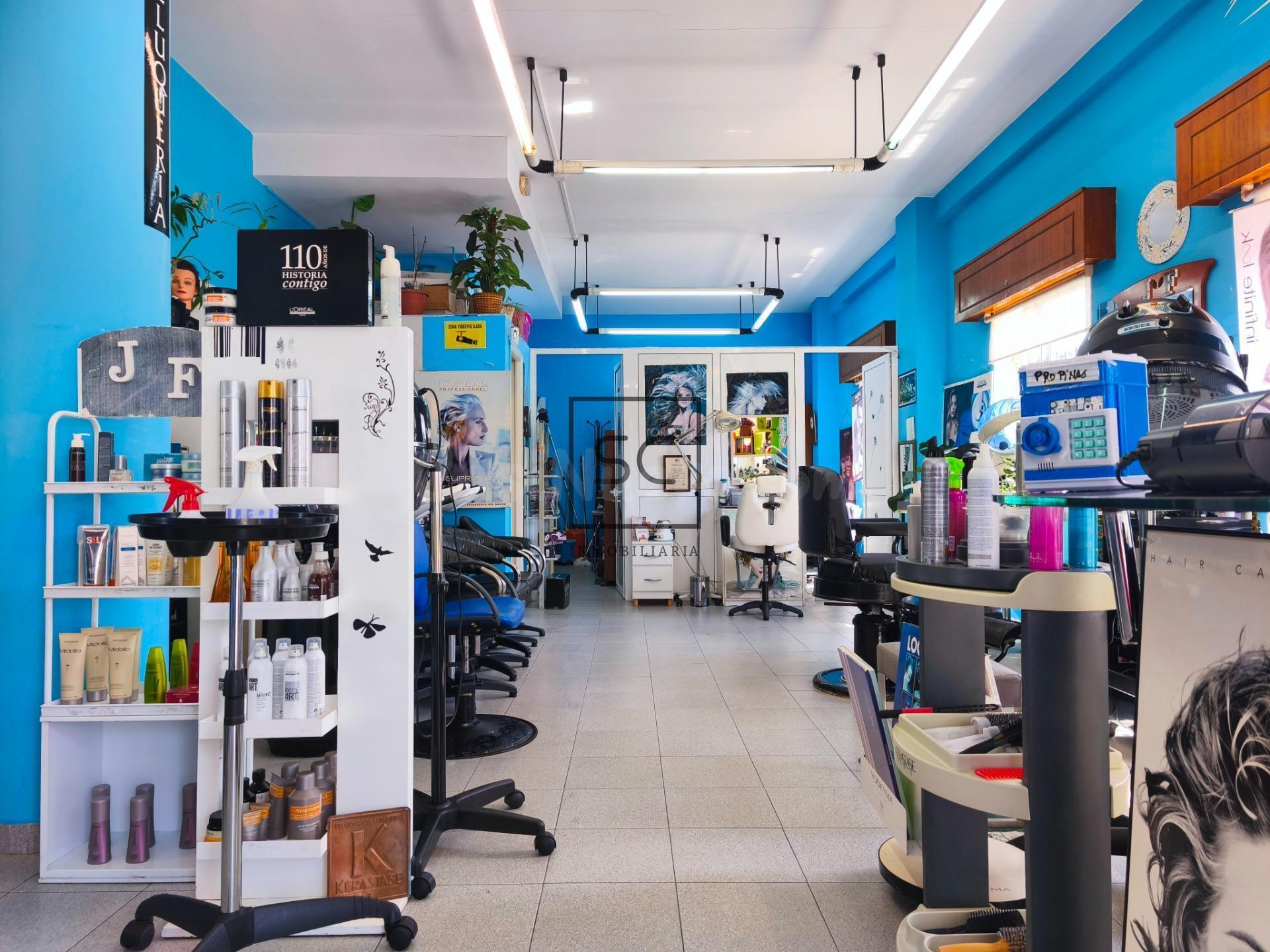 Peluquería totalmente equipada en Santa Marina, Ferrol