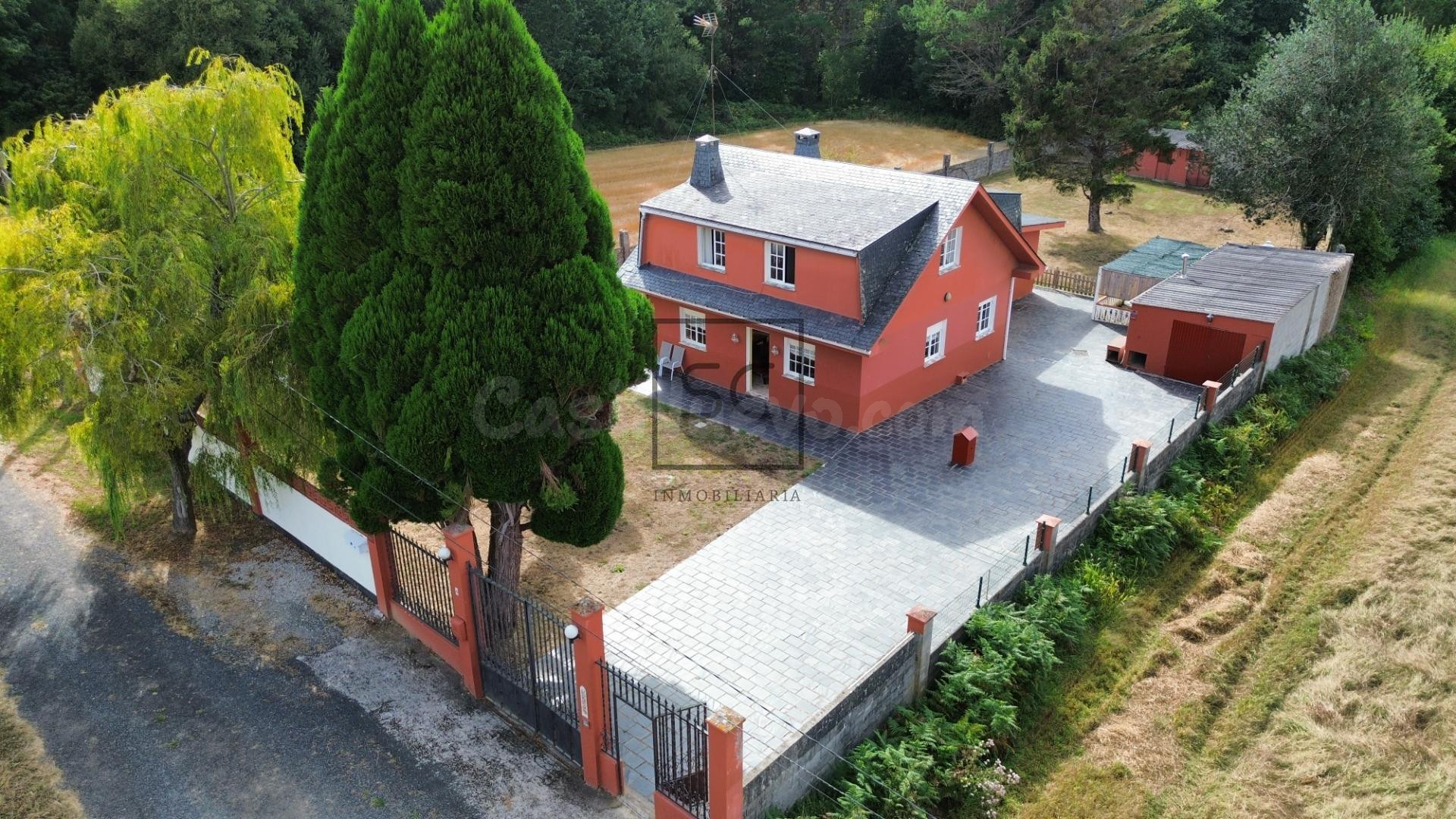 Casa con garaje y finca en Lago, Valdoviño