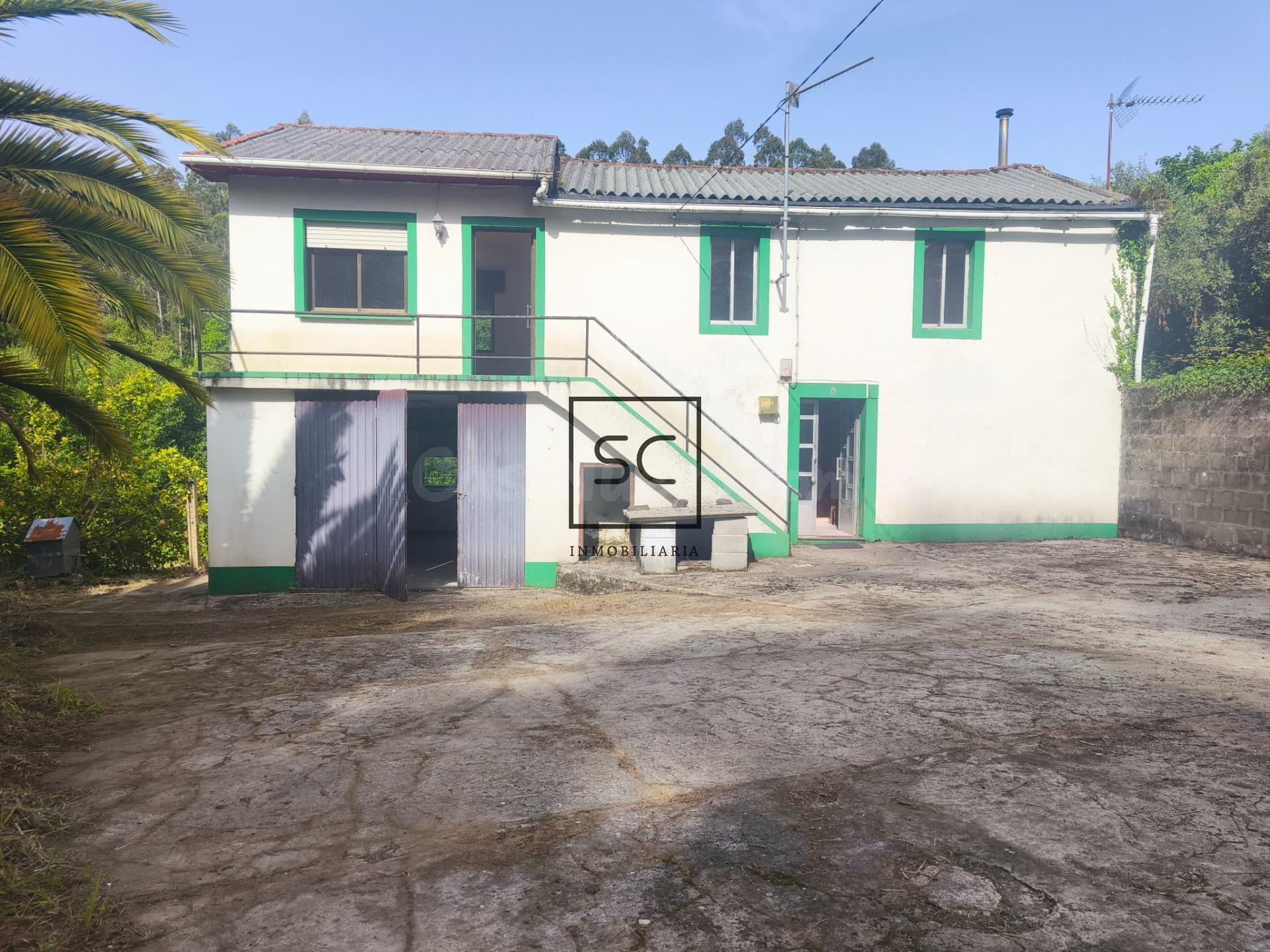 Casa con garaje y finca en San Román, Cedeira