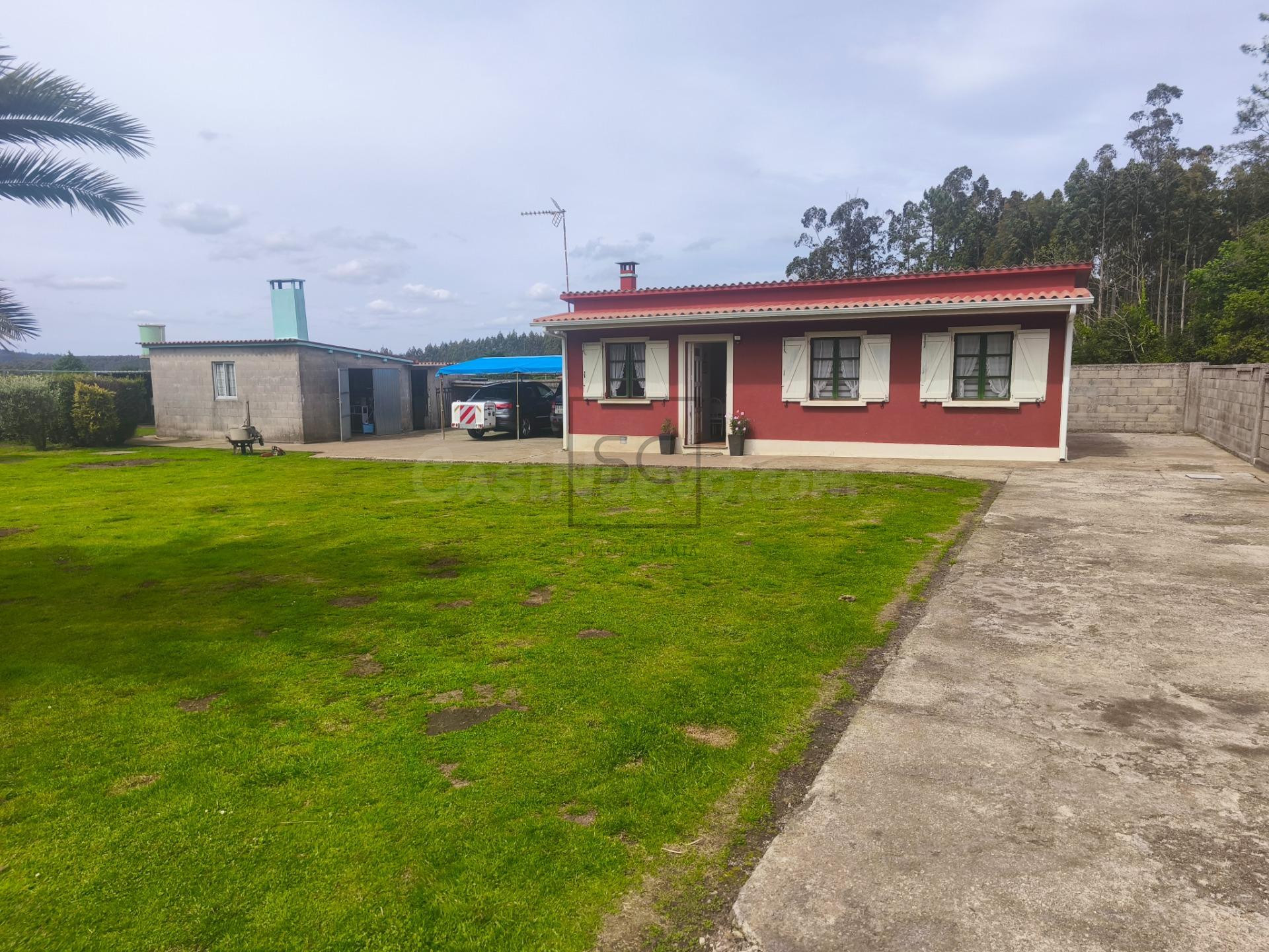 Casa con finca y bodegas en Monfero
