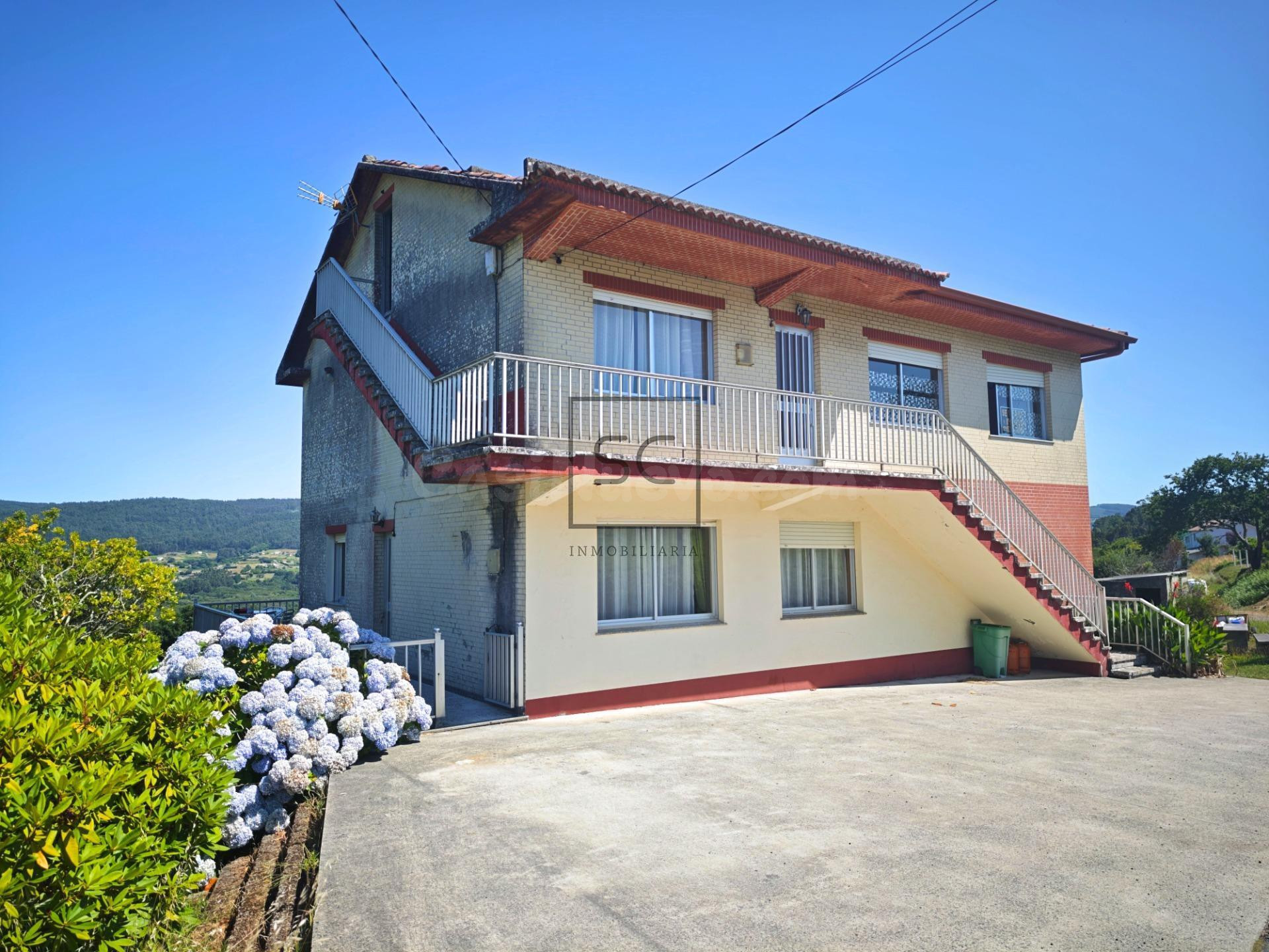 Casa independiente con dos viviendas y finca en Doso, Narón - foto 3