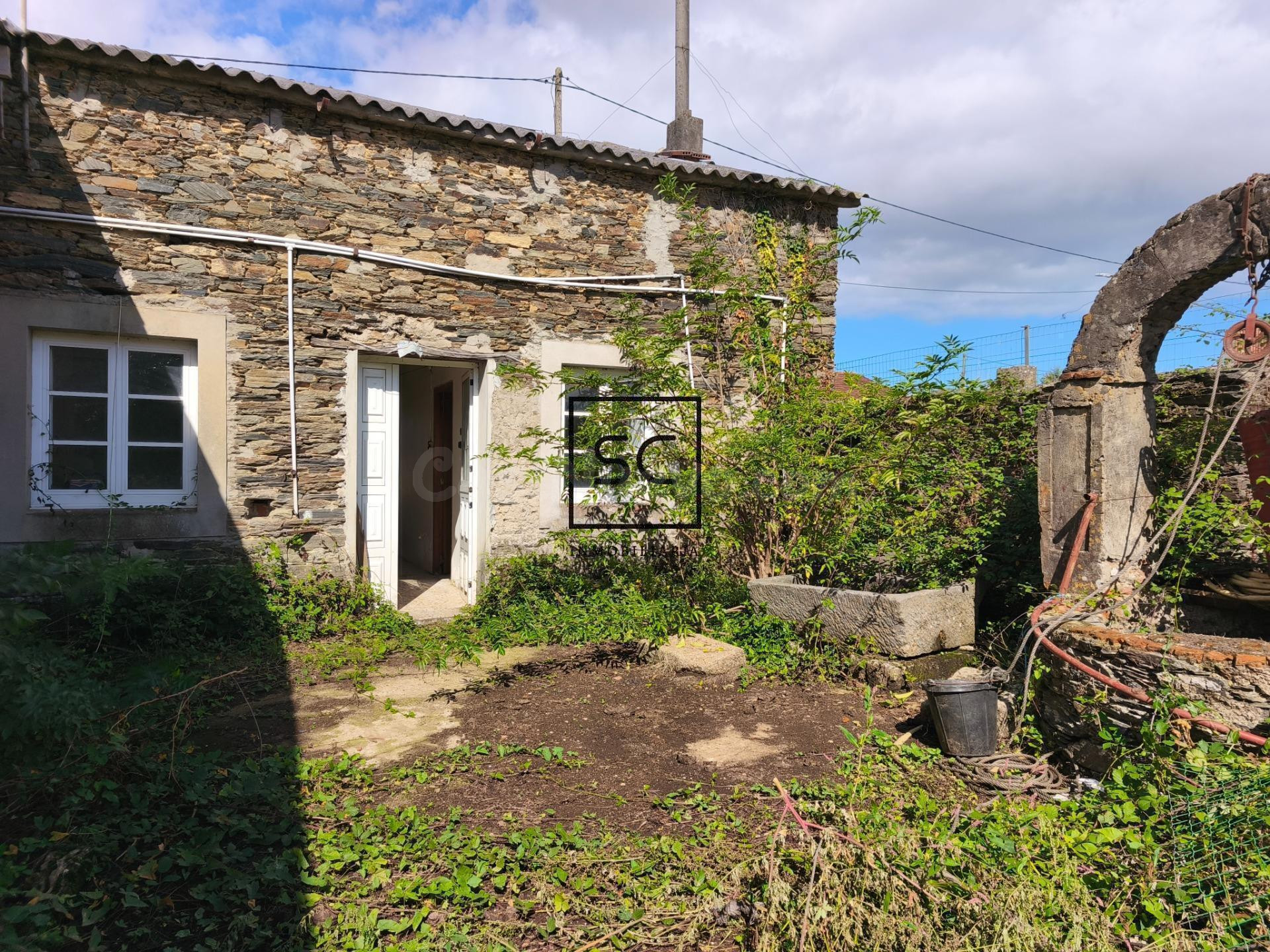 Casa de piedra para rehabilitar en O Feal, Narón.