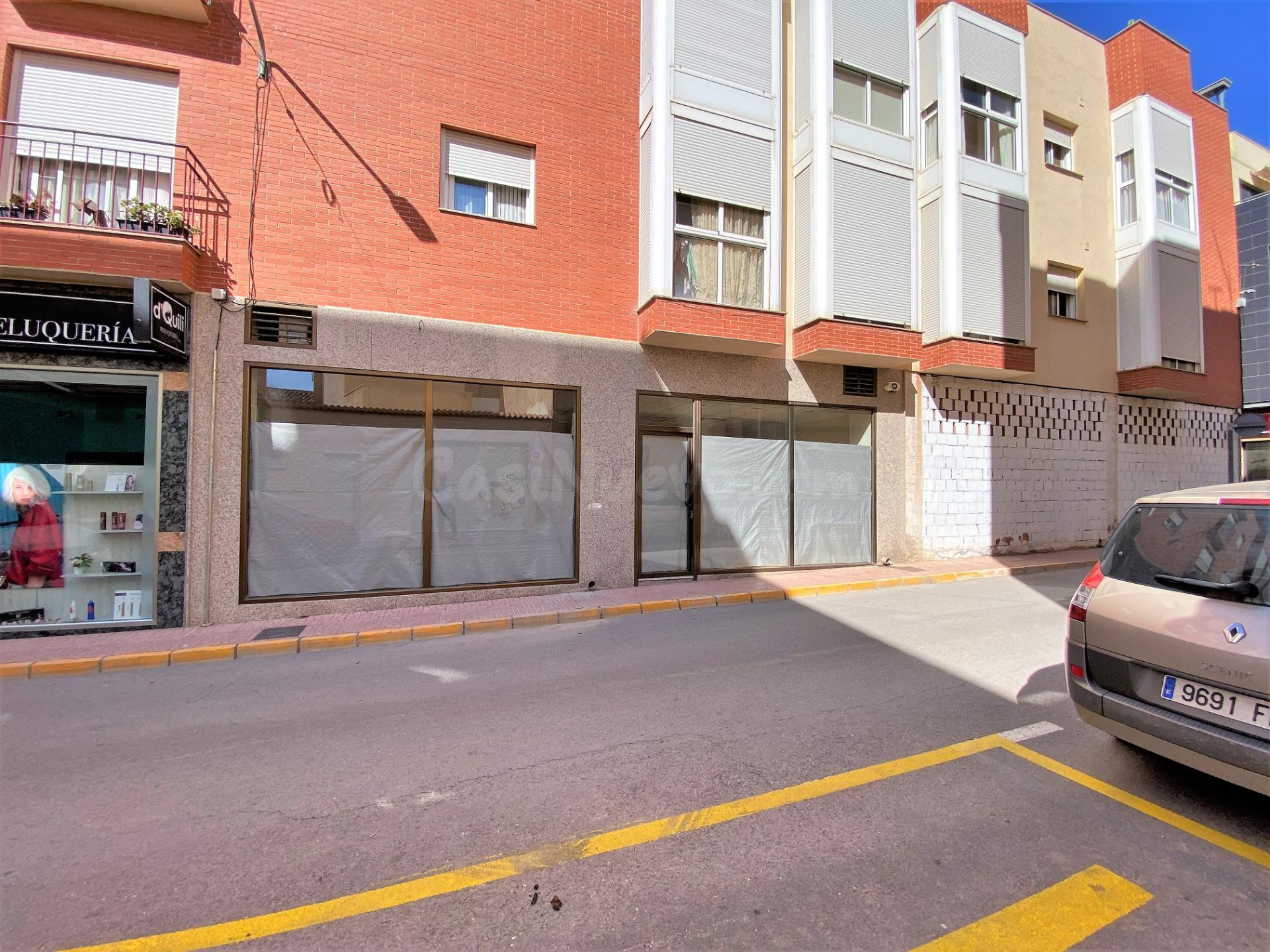 Se alquila local comercial
