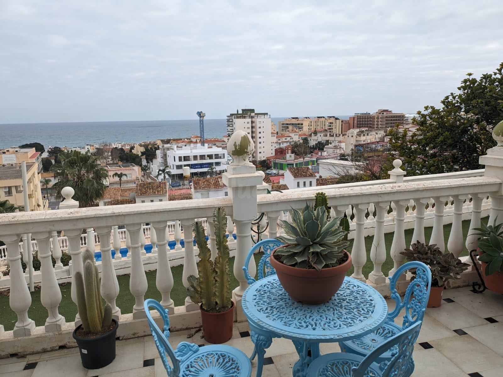 Piso con gran terraza y vistas al mar en Montemar, Torremolinos