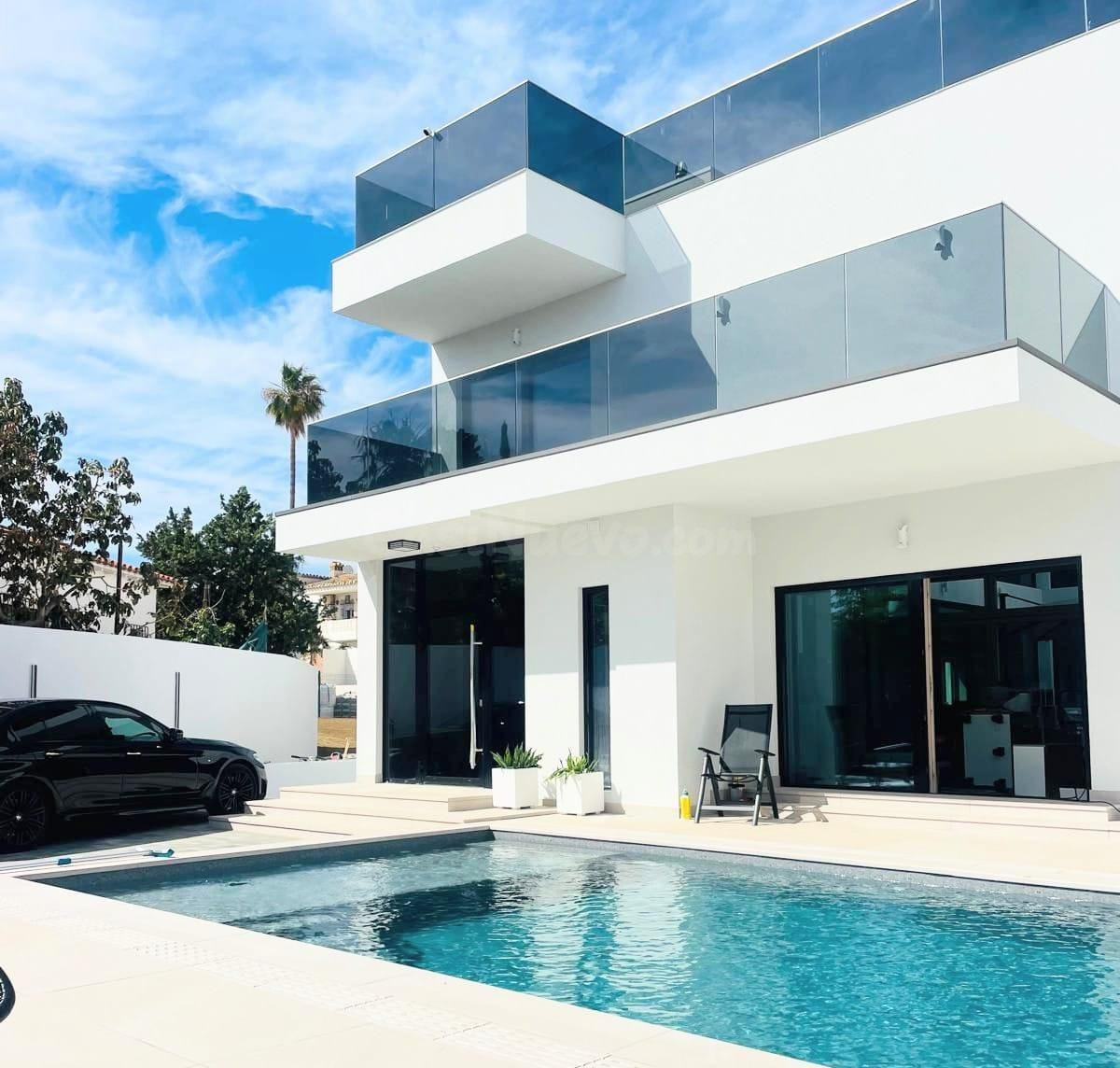 Villa de lujo de nueva construcción a tan solo 5 minutos de Puerto Marina
