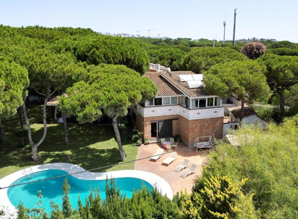 Chalet con amplia parcela en Artola - Marbella