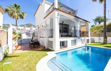 VILLA INDEPENDIENTE REFORMADA EN CALLE HELIOS, BENALMÁDENA