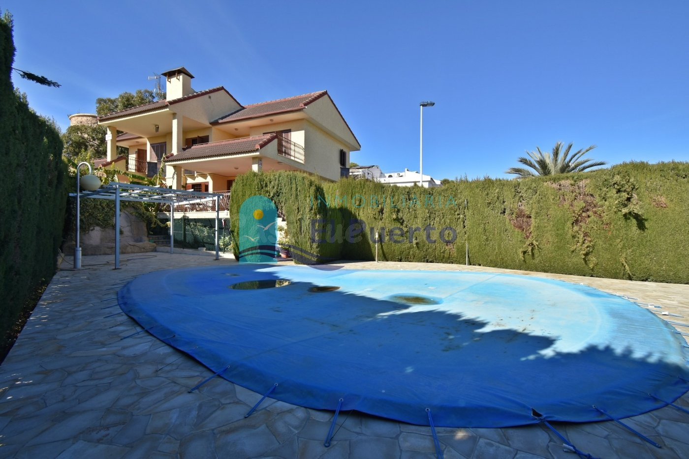 PRECIOSO CHALET CON VISTAS AL MAR EN LA ZONA DE LA CUMBRE. REF. 5154