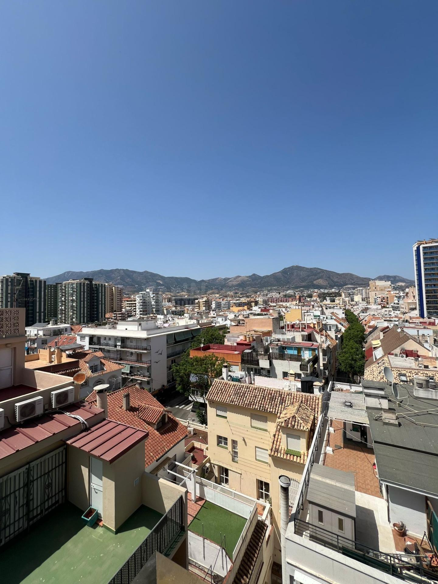 Exclusiva propiedad a 50 metros del mar en Fuengirola – Lujo, amplitud y vistas incomparables