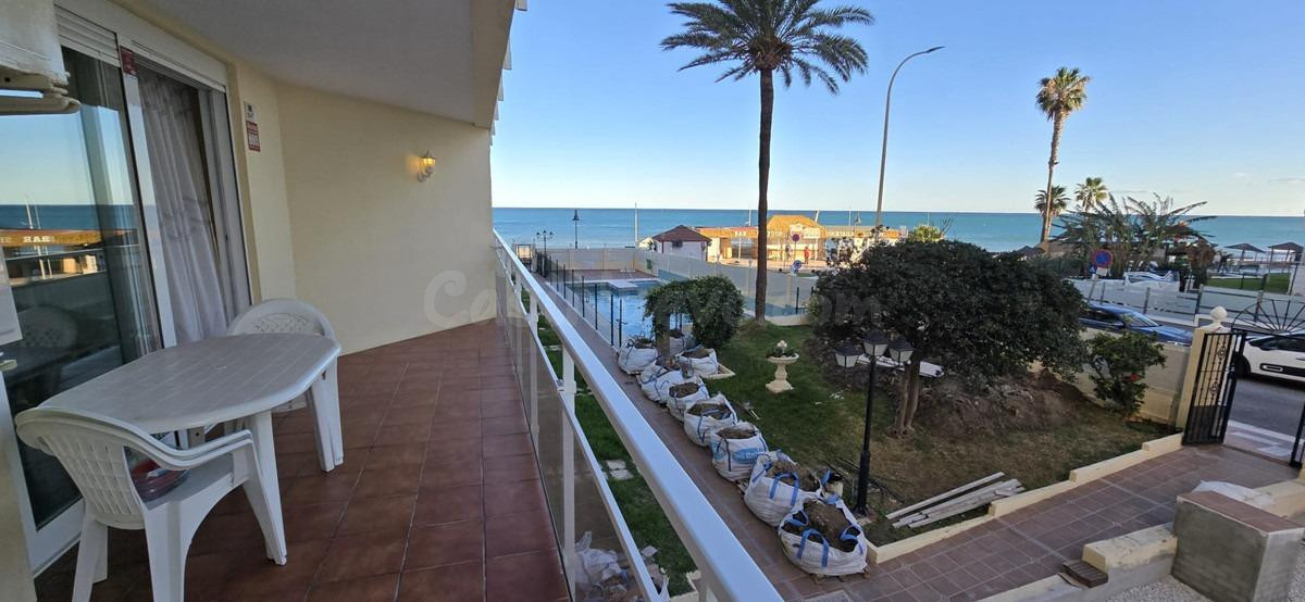 Apartamento Planta Media en venta en La Carihuela