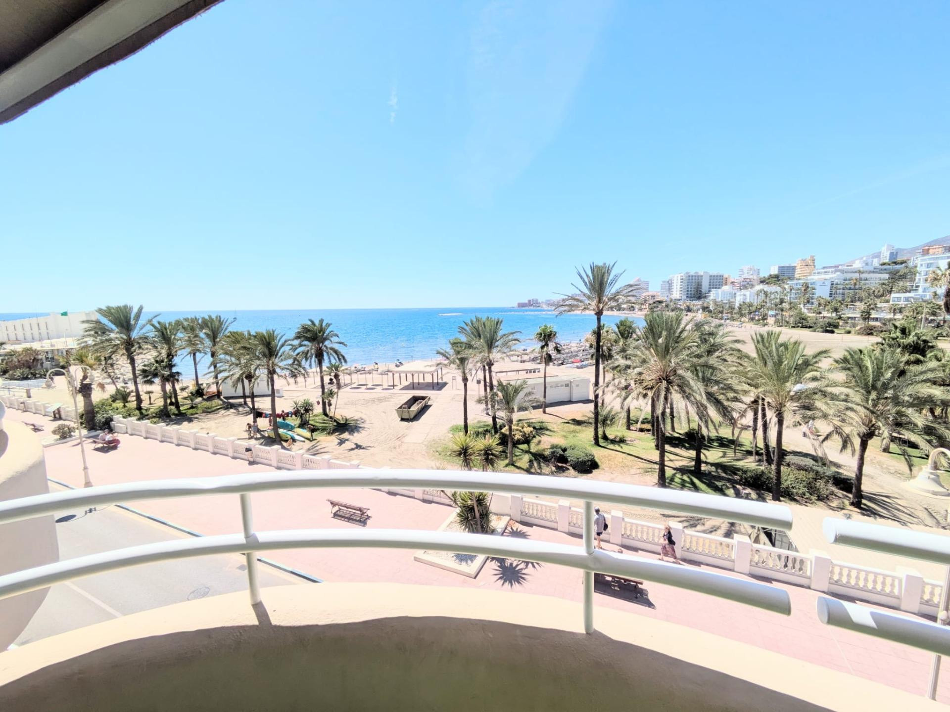 Atico de lujo en 1a linea de playa, Benalmadena