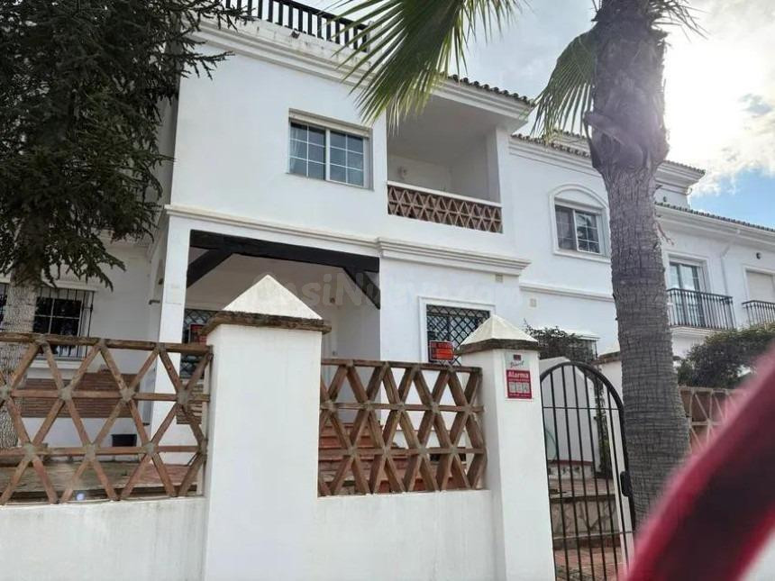 Chalet adosado en venta en Avenida General Caffarena