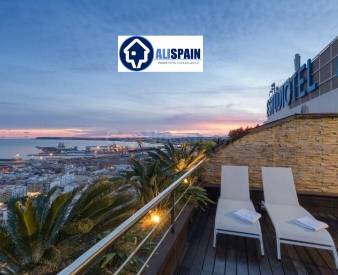 EXCLUSIVO ÁTICO CON ESPECTACULARES VISTAS AL MAR Y ALICANTE - CENTRO ALICANTE