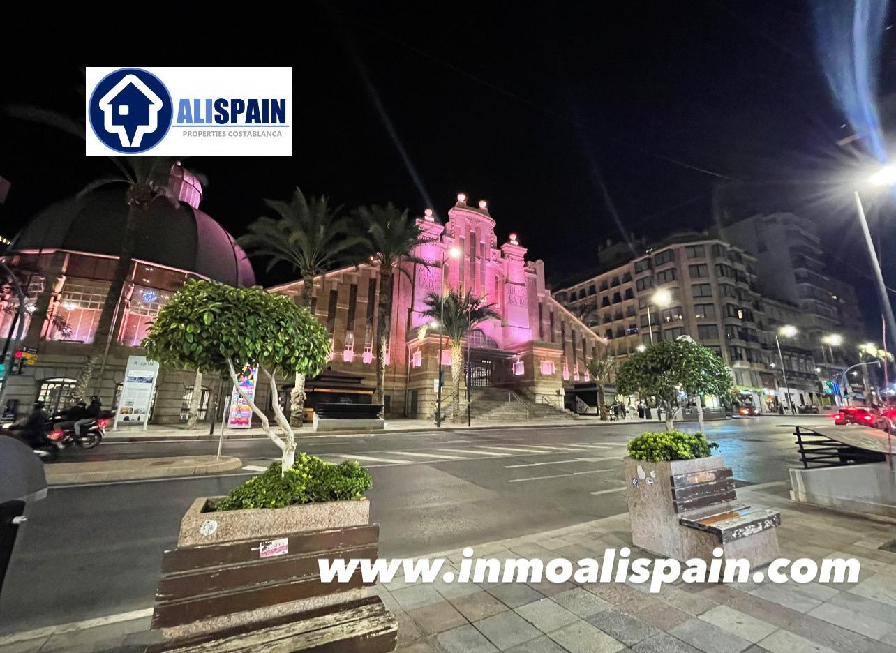 OPORTUNIDAD VIVIENDA MUY AMPLIA CON GRAN TERRAZA - CENTRO MERCADO CENTRAL