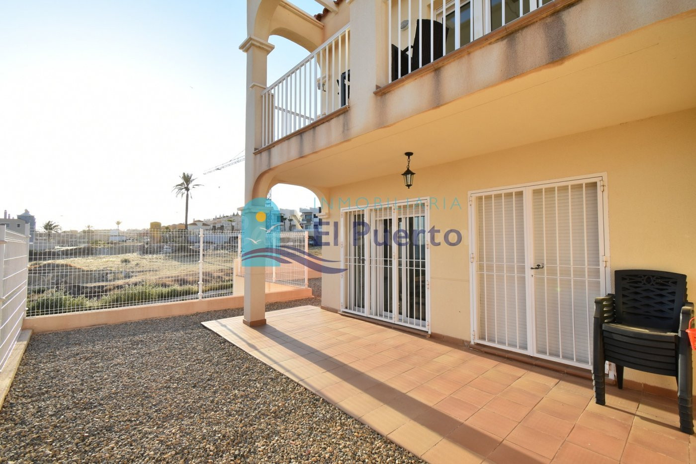 ESTUPENDO Apartamento en PLANTA BAJA FRENTE AL MAR CON AMPLIA PARCELA!! REF. 2128