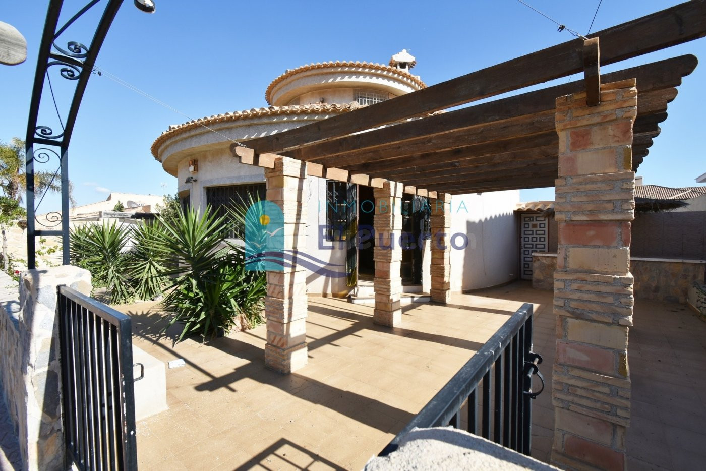 AMPLIO LOCAL COMERCIAL EN LA ZONA DE BOLNUEVO.  REF. 2140.
