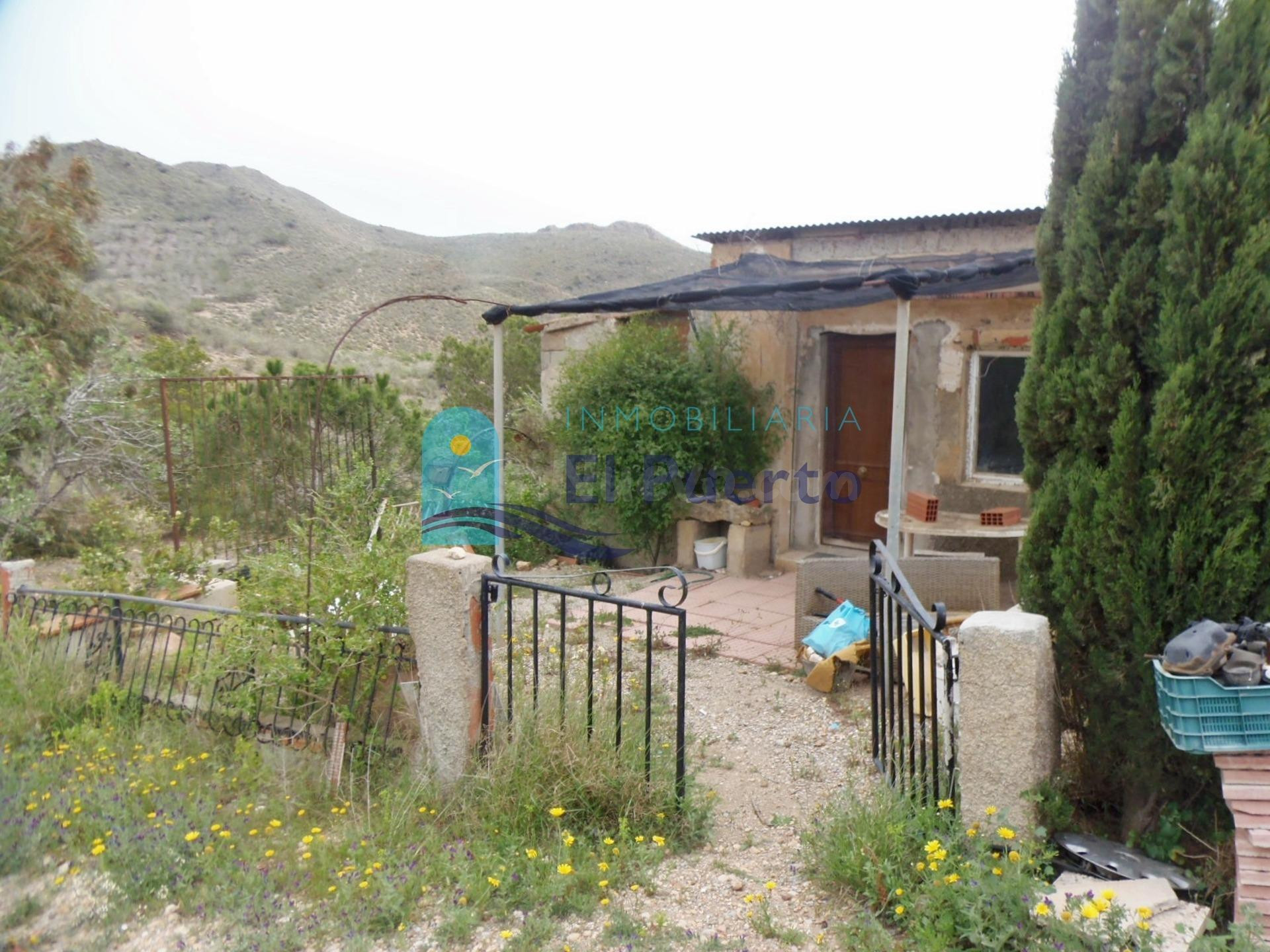 FINCA VALLADA CON AGUA Y FACILIDAD PARA ELECTRICIDAD. REF 226