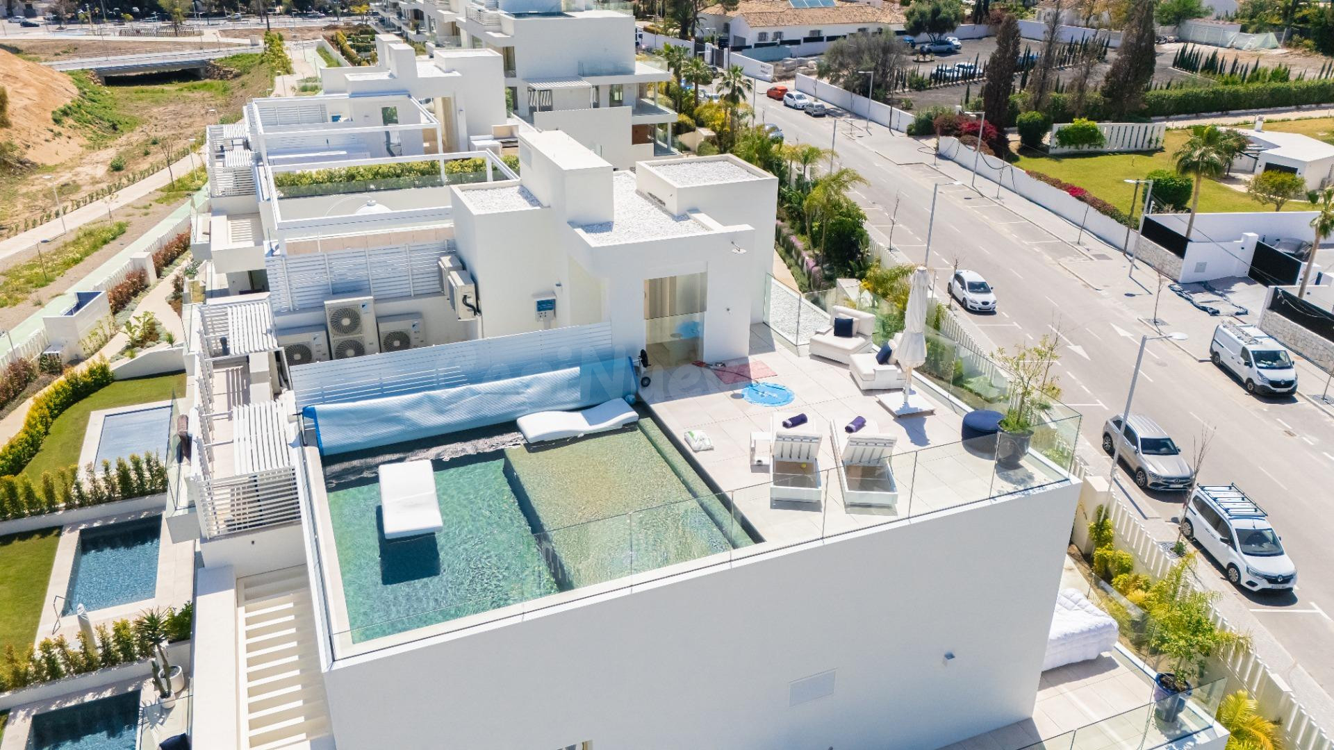 Ático de lujo en Benalus con piscina privada y vistas panorámicas al mar Marbrlla