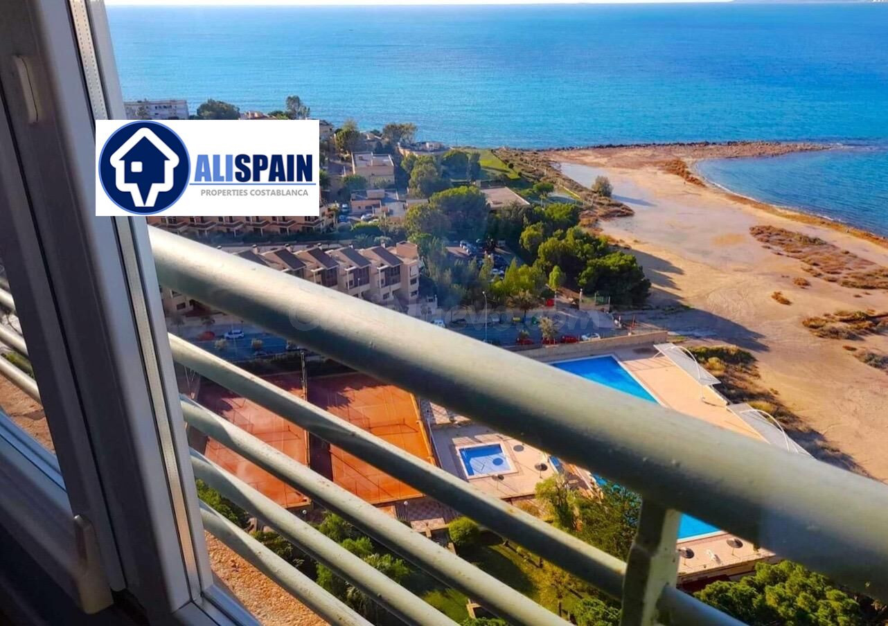 ESPECTACULAR VIVIENDA CON VISTAS AL MAR