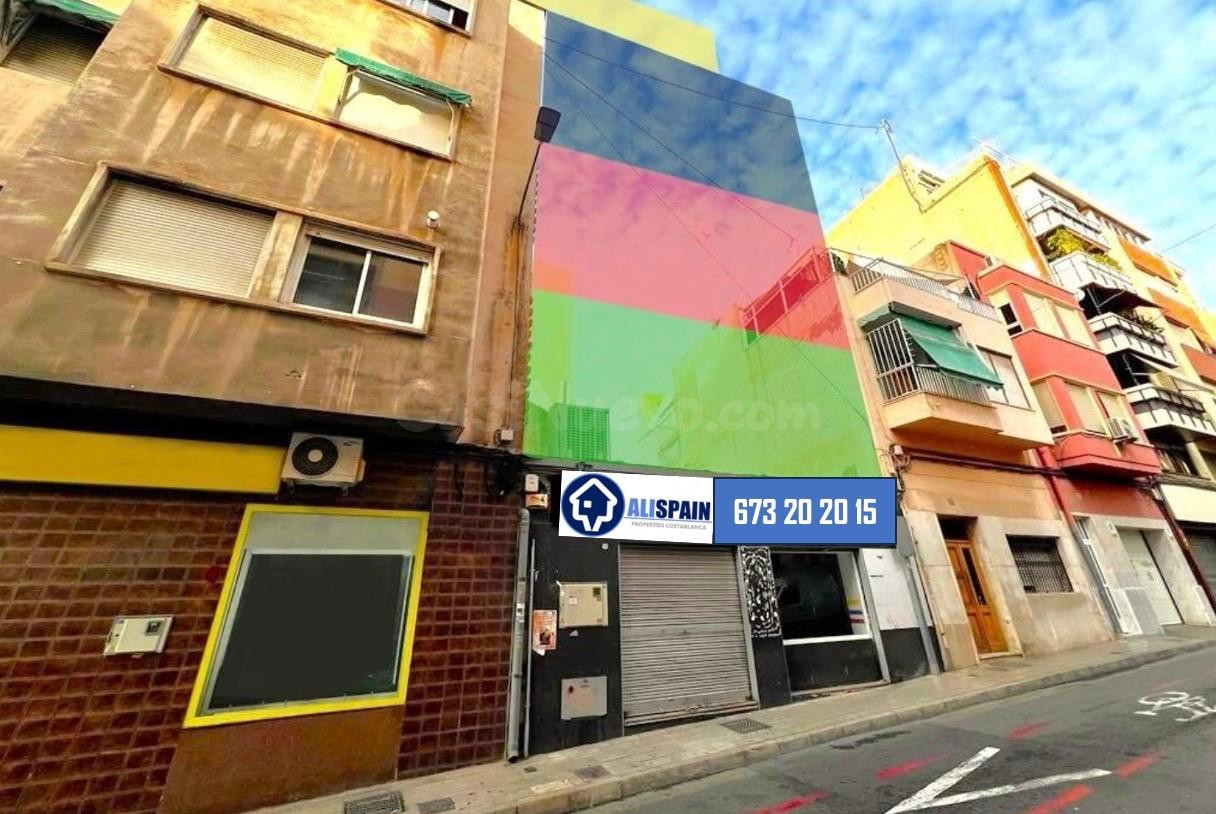 CASA INDEPENDIENTE EN VENTA POSIBILIDAD DE CONSTRUIR - JUNTO PLAZA AMERICA ALICANTE