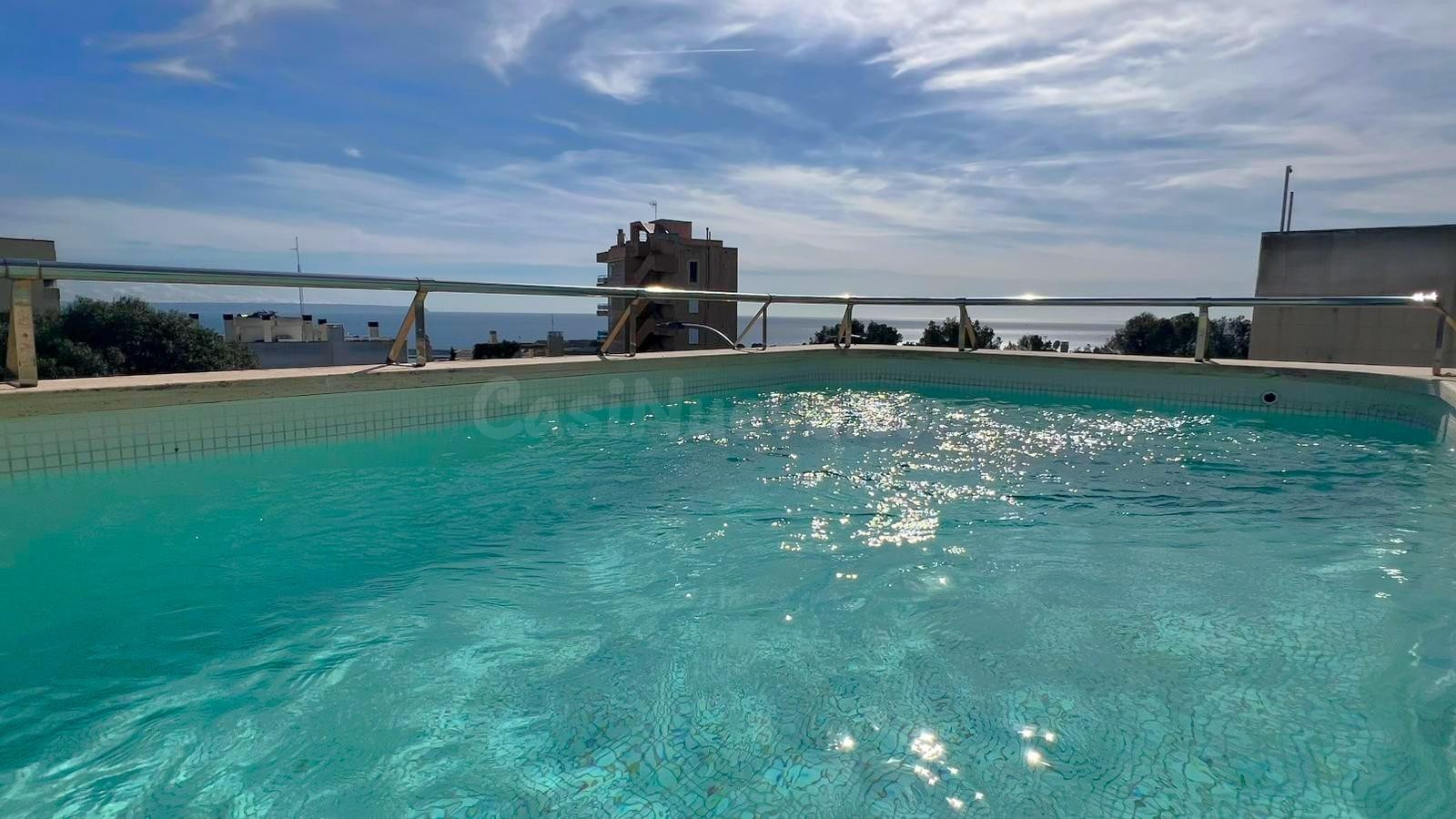 LA BONANOVA MODERNA CASA CON VISTAS AL MAR, PISCINA Y GARAJE.
