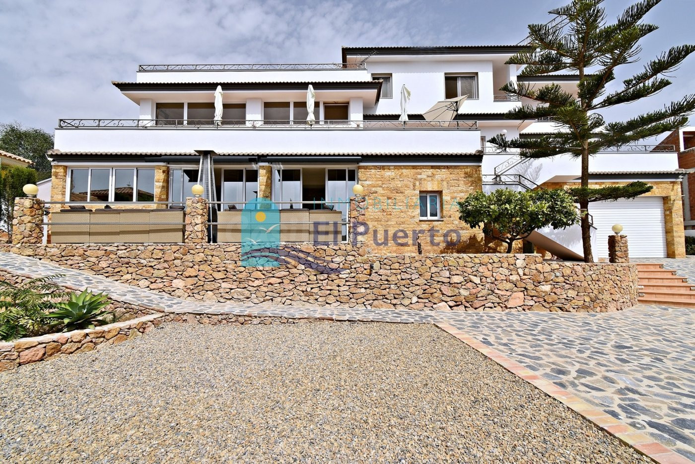 ESPECTACULAR CHALET DE LUJO EN ISLA PLANA CON VISTAS AL MAR Y A LA MONTAÑA - REF 301