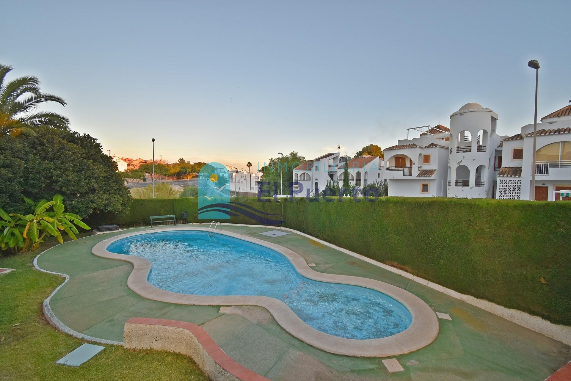DUPLEX EN RESIDENCIAL CON PISCINA EN EL ALAMILLO - REF 1339