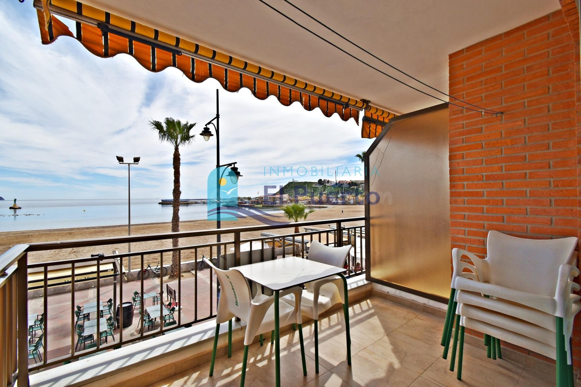 PISO EN PRIMERA LÍNEA, EN PLENO PASEO MARÍTIMO – REF 1015