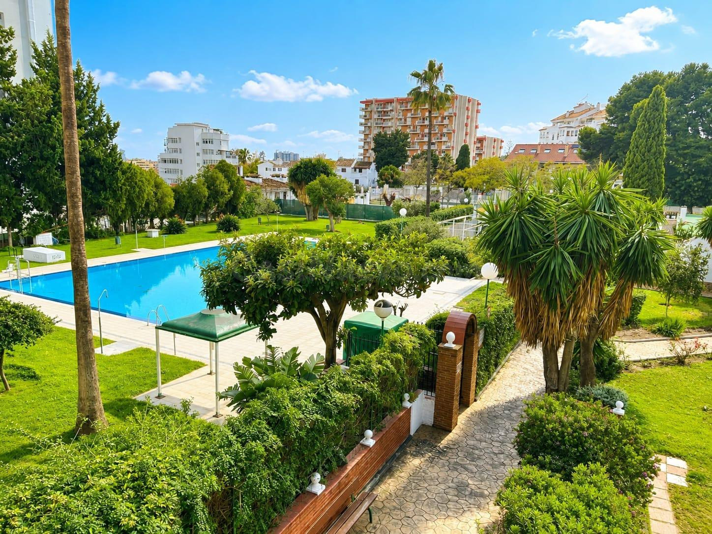 Luminoso apartamento a pocos pasos de la playa en Benalmádena